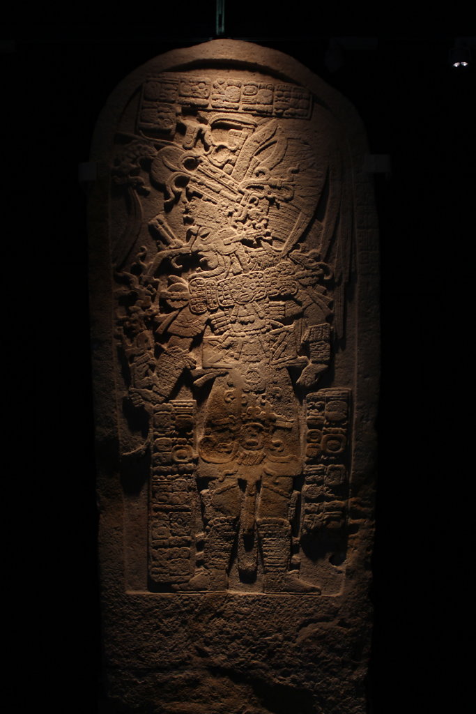 Maya-Stele.JPG