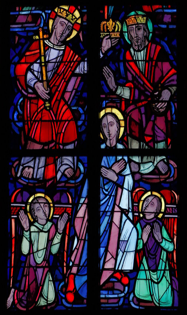 Maria als Patronin der triumphierenden Kirche (mittleres Chorfenster oben)